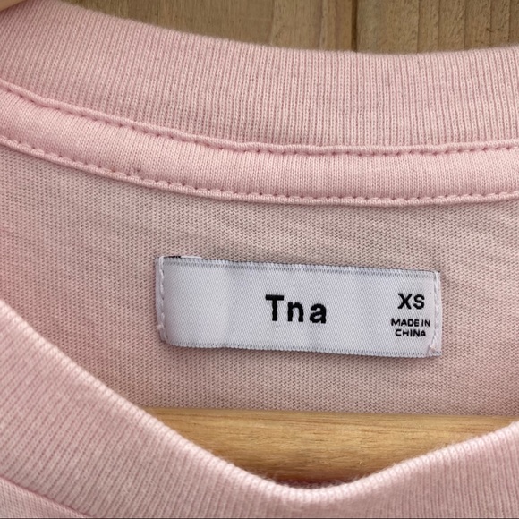 Aritzia TNA pink T shirt - Picture 3 of 3